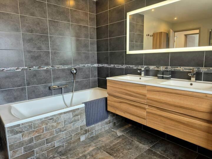 Chalet Avec Jacuzzi, Billard, Jardin Clos, Proche Paradiski ラ・プラーニュ エクステリア 写真